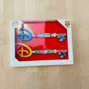 Disney Forky and Karen Beverly Collectible Key Set – Toy Story 4